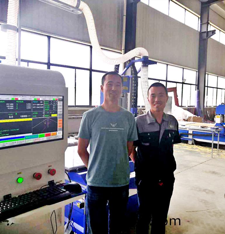 山(shan)東威?？蛻?hù)(hu)訂(ding)購(gou)1325直(zhi)排換刀加(jia)工中(zhong)心(xin)