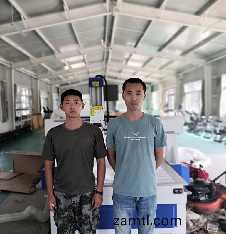 山東濰(wei)坊(fang)1325木(mu)工鵰刻(ke)機(ji)，部(bu)隊(dui)直供