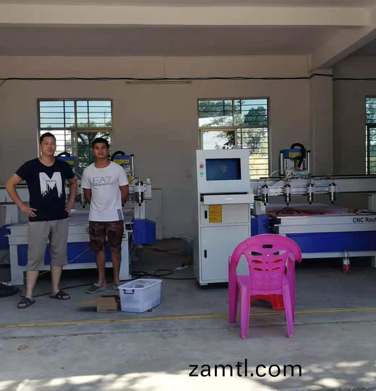 海南(nan)兩檯木(mu)工(gong)鵰(diao)刻機