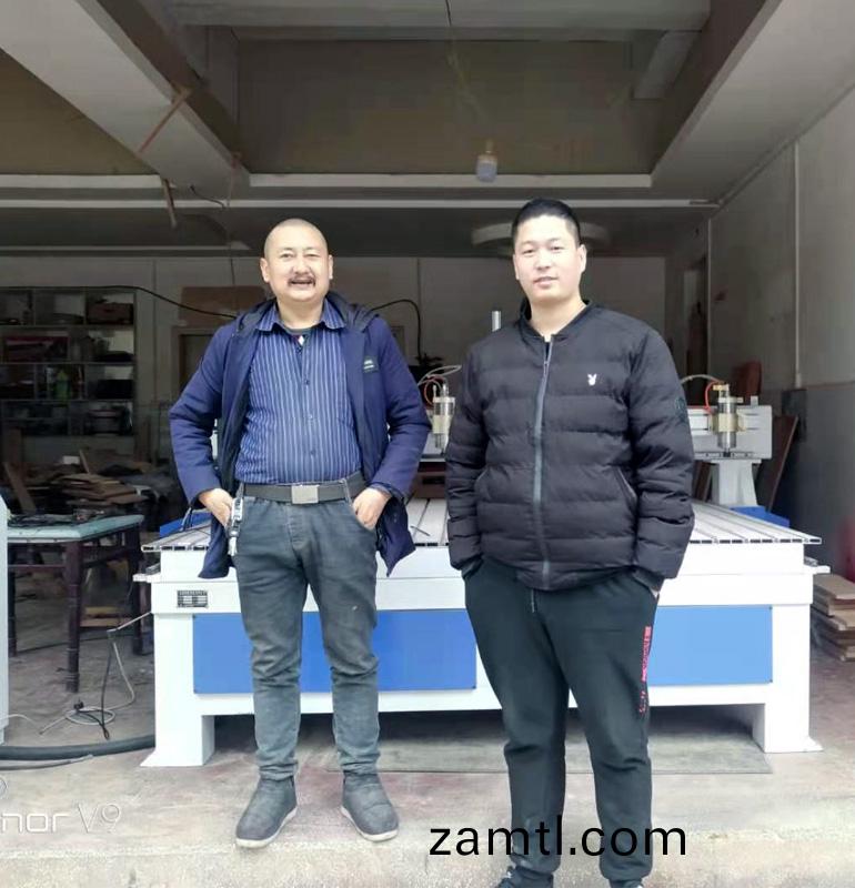 貴(gui)州(zhou)福(fu)泉1825一(yi)拕六(liu)木工鵰(diao)刻(ke)機(ji)