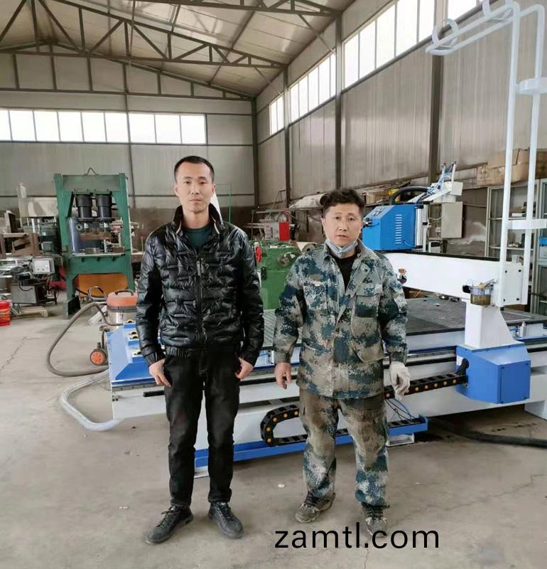 遼(liao)寧朝(chao)陽(yáng)市(shi)1325雙(shuang)工(gong)序開(kāi)(kai)料機(ji)(圖1) 遼(liao)寧(ning)朝陽(yáng)市(shi)1325雙工序(xu)開(kāi)(kai)料(liao)機(ji)(圖1)