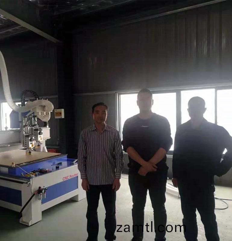 南京1325雙(shuang)工(gong)序(xu)開(kāi)(kai)料機(圖1) 南(nan)京(jing)1325雙工(gong)序開(kāi)(kai)料機(圖1)