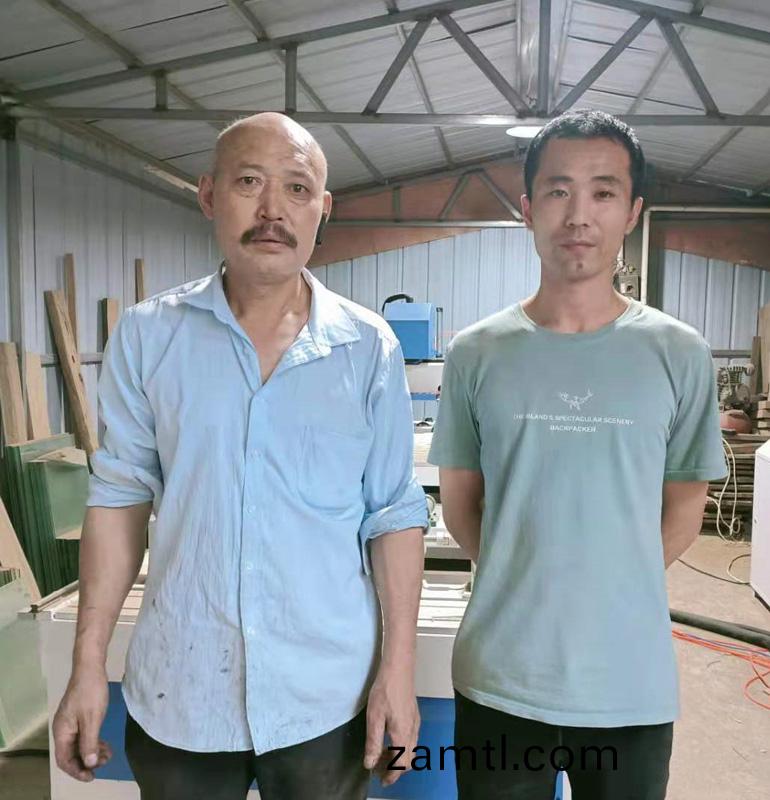 廣(guang)西桺(liu)州(zhou)1325一拕(tuo)四木(mu)工(gong)鵰(diao)刻(ke)機(圖2) 廣西桺州1325一(yi)拕四木工鵰(diao)刻(ke)機(ji)(圖2)