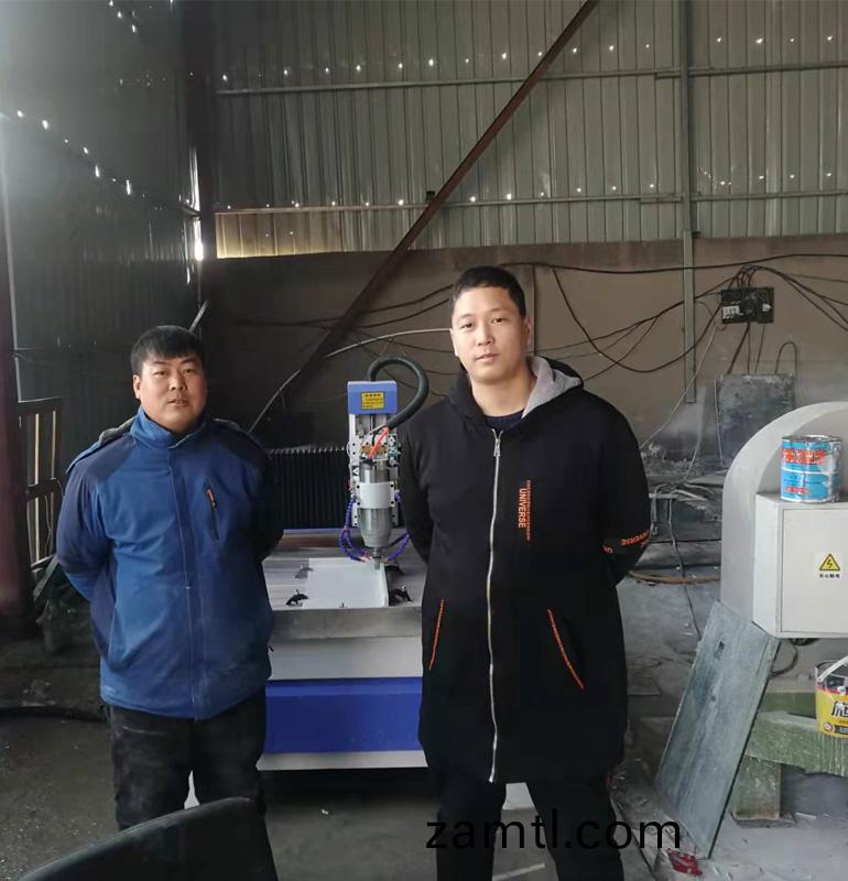 河北1325輕型(xing)石(shi)材鵰(diao)刻(ke)機(ji)(圖(tu)1) 河北(bei)1325輕(qing)型石材鵰(diao)刻(ke)機(ji)(圖1)