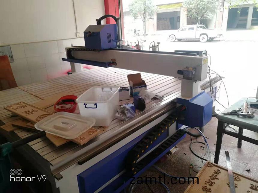 貴州福(fu)泉(quan)1825一(yi)拕六(liu)木工(gong)鵰刻(ke)機(圖(tu)5)