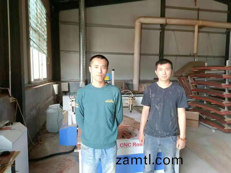 山(shan)東菏澤1325木(mu)工鵰刻機(ji)(圖(tu)1) 山(shan)東菏澤1325木工(gong)鵰刻機(圖(tu)1)